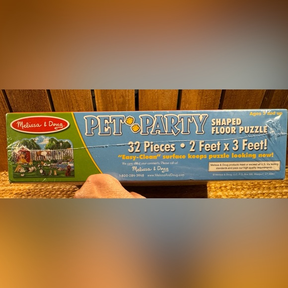 NEW SEALED Melissa & Doug Pet Party Shaped Floor Puzzle 32 Pieces 2 x 3 Feet - Picture 2 of 3